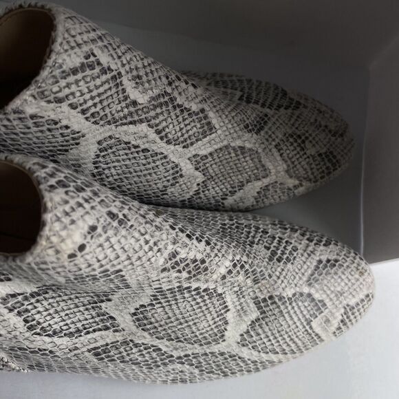 Kenneth Cole Reaction Side Way Snakeskin White Heel Zip Ankle Bootie Shoes Sz 8 - Picture 4 of 12